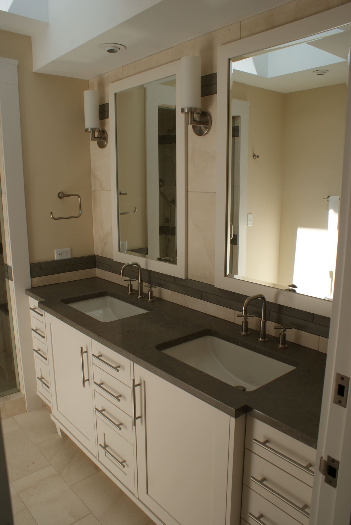 Mid-sized trendy kids' porcelain tile bathroom with shaker cabinets, white cabinets, an undermount sink, a one-piece toilet and beige walls, by Jensen Design in Telluride, CO
